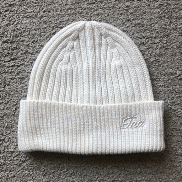 Aritzia Accessories - Aritzia/TNA Beanie. NWOT.